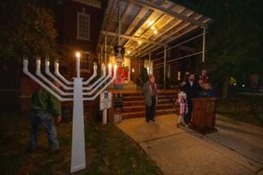 11-29-21MenorahLighting-711915