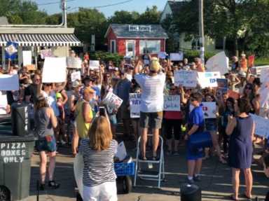 FH-protest-photo-by-Ernie-Fritz