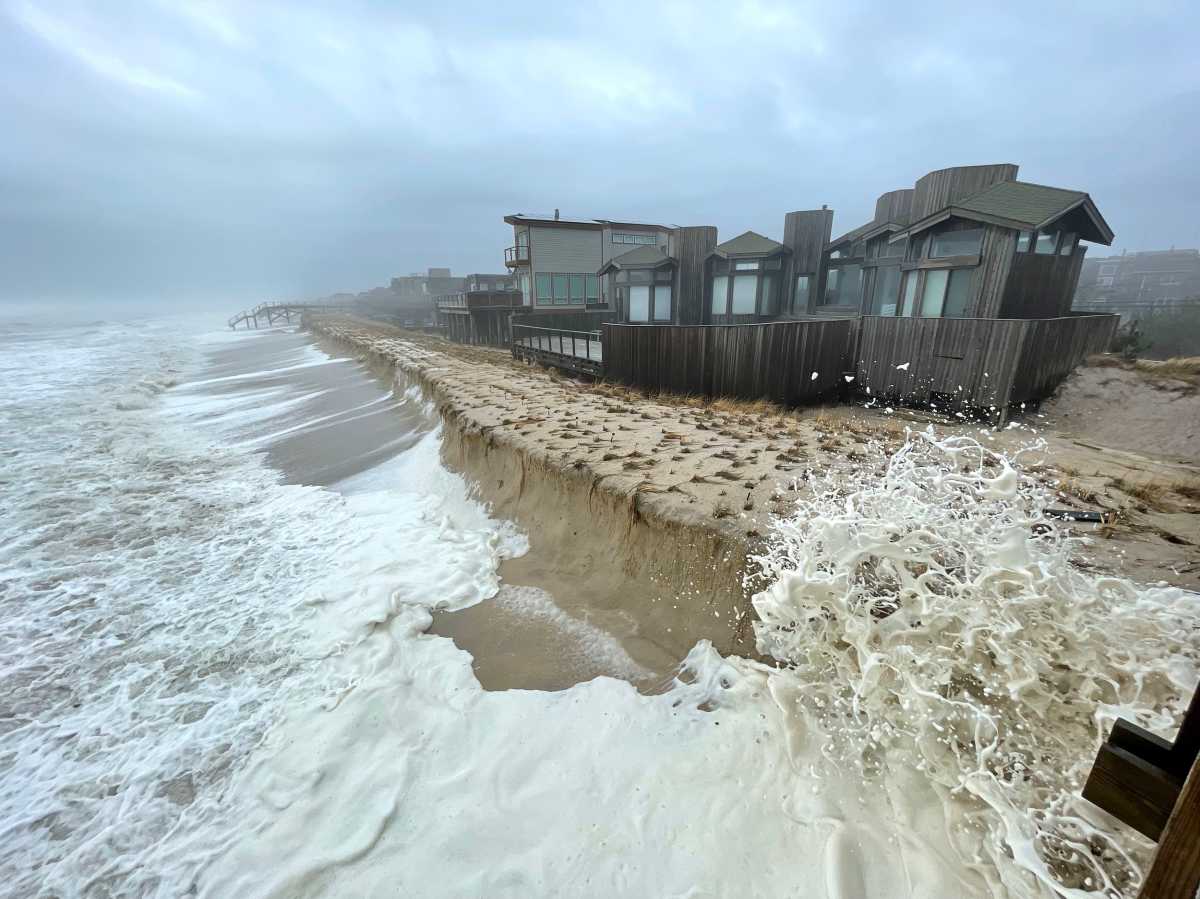 Fire-Island-Pines-Dec-18-2023-noreaster-by-Bob-Anderson