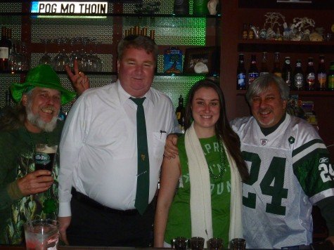 John J, Kevin K, Cat & Pat show off the new mood lighting at Castaways in festive green.