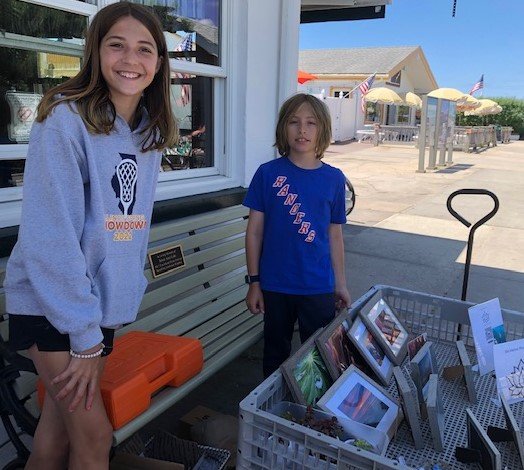 Kai-and-Reilly-Sidewalk-Sales