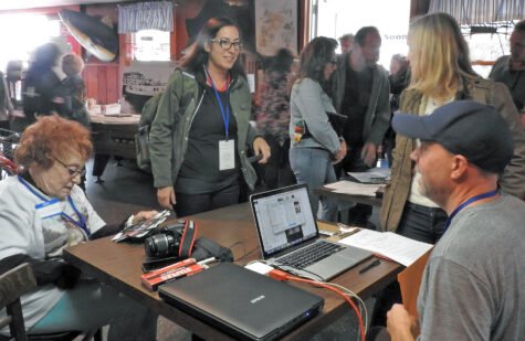 Scanning-desk-BW-475×309