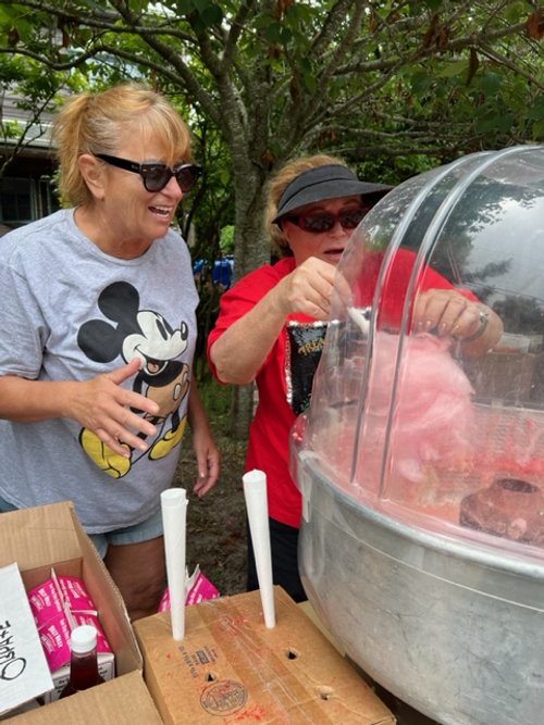 Winnie-Granr-and-Debbie-Schankweiler-Mastering-the-Art-of-Cotton-Candy