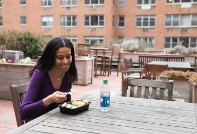 Drupal-THEWELL_BOND_EATING_LUNCHdr.bond-4