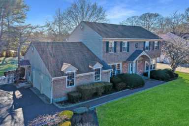 326 Great River Road Great River