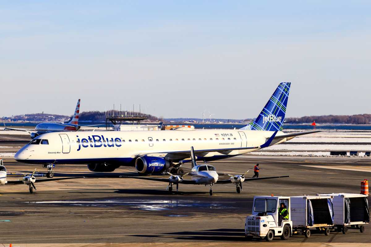 JetBlue Airlines Embraer 190 taking off from Boston Logan
