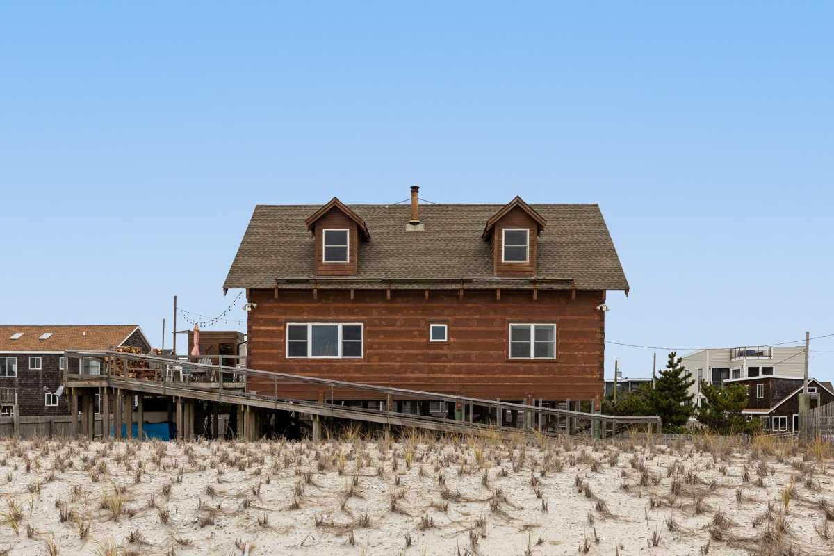 Log Cabin Ocean Beach Park
