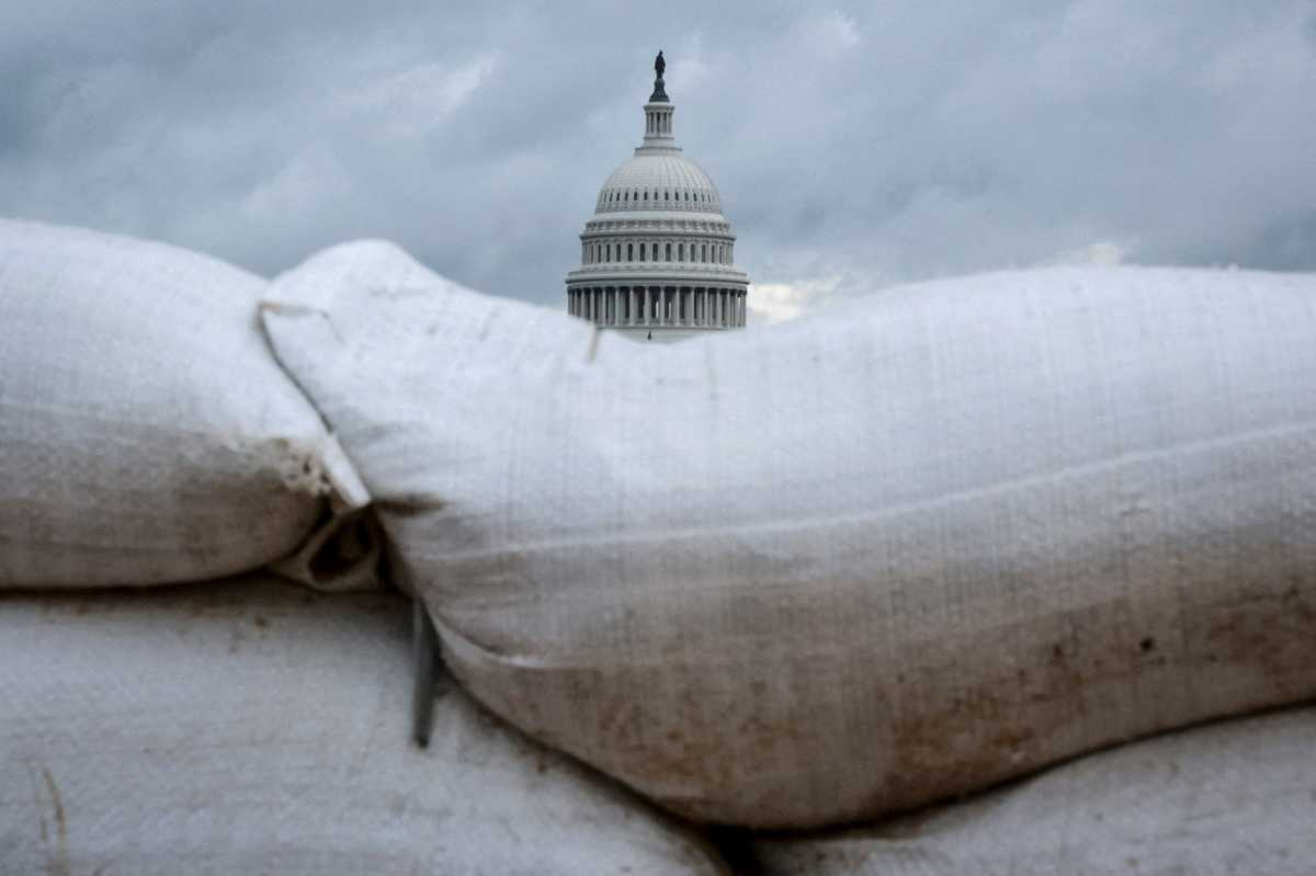 On October 1, 2025, the United States government shutdown began. Republicans and Democrats couldn't reach an agreement on arbitration and federal funding. While the average person might not pay much attention, this event affected countless lives. Federal agencies had to halt operations and lay off employees considered “non-essential.”