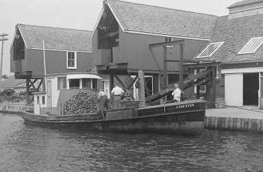 Seatuck Environmental Association started the New Year off with a bang when they announced they will be taking over a portion of the former Blue Point Oyster Company building. The association took to social media to share the big news: they have acquired a key property to further their goal of environmental and marine life conservation on Long Island.